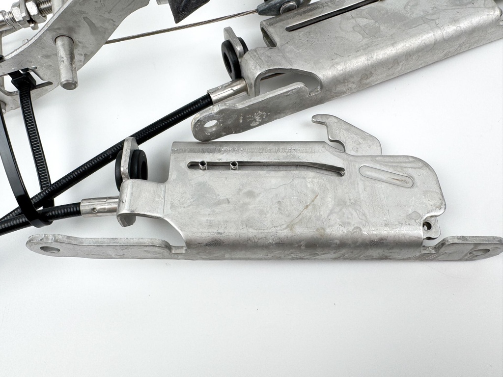 2012 Mercury 300 HP 4 Stroke Outboard Side Cowling Latch 888974A02 OEM