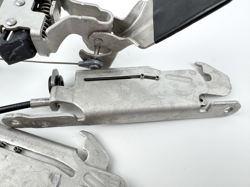 2012 Mercury 300 HP 4 Stroke Outboard Side Cowling Latch 888974A02 OEM