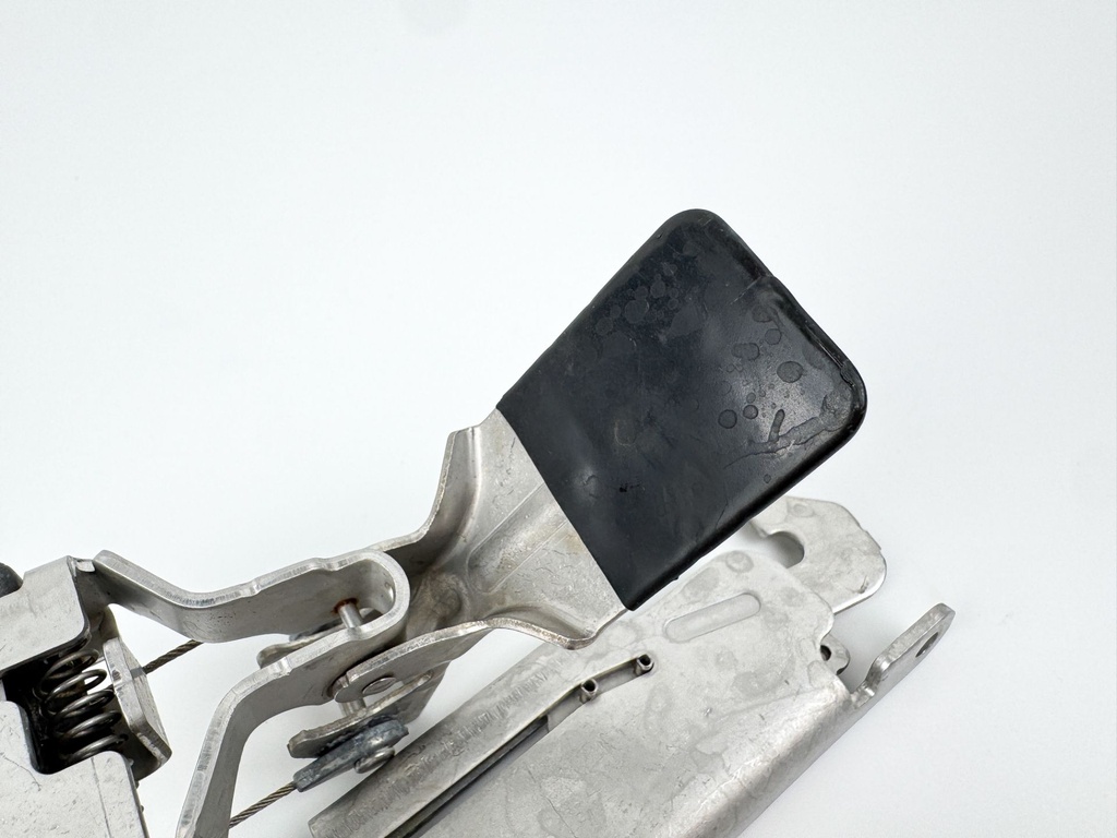 2012 Mercury 300 HP 4 Stroke Outboard Side Cowling Latch 888974A02 OEM