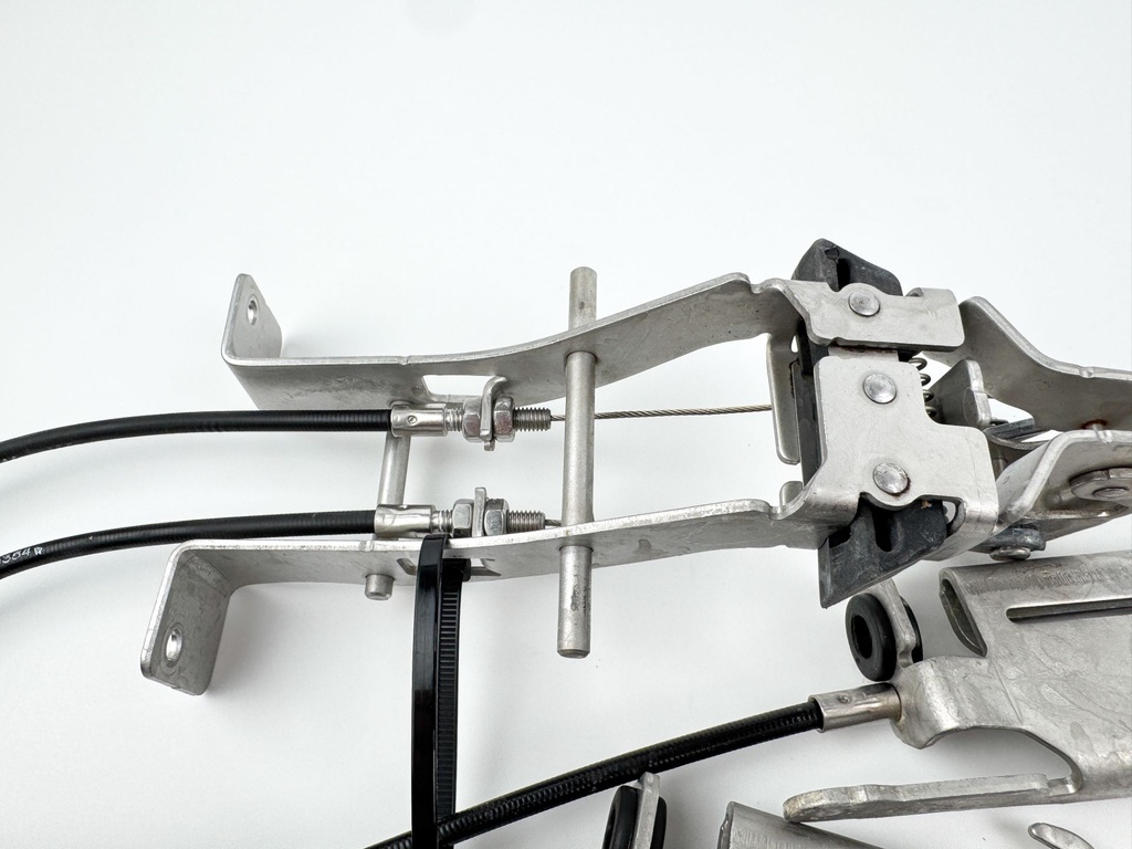 2012 Mercury 300 HP 4 Stroke Outboard Side Cowling Latch 888974A02 OEM