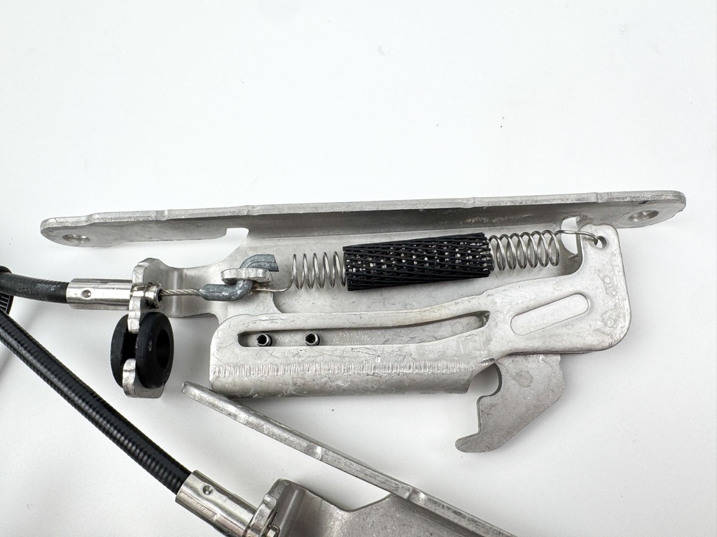 2012 Mercury 300 HP 4 Stroke Outboard Side Cowling Latch 888974A02 OEM