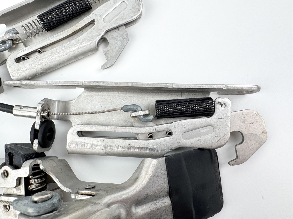 2012 Mercury 300 HP 4 Stroke Outboard Side Cowling Latch 888974A02 OEM