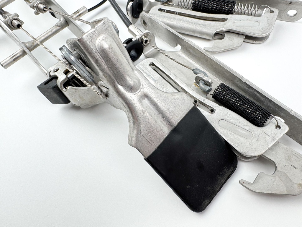 2012 Mercury 300 HP 4 Stroke Outboard Side Cowling Latch 888974A02 OEM