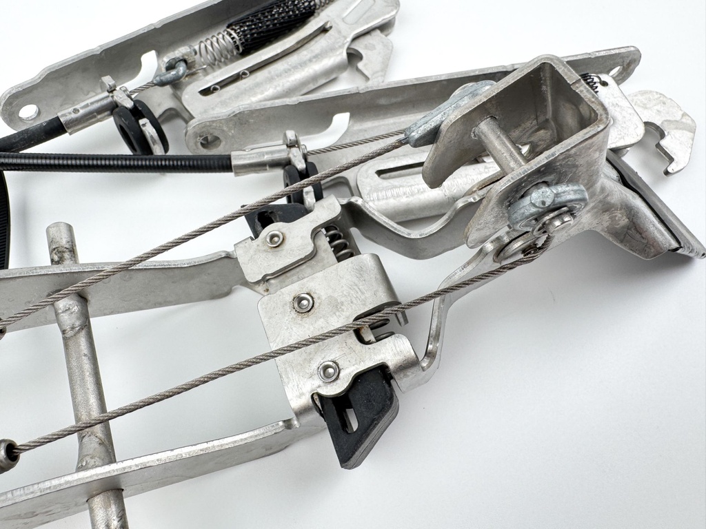 2012 Mercury 300 HP 4 Stroke Outboard Side Cowling Latch 888974A02 OEM