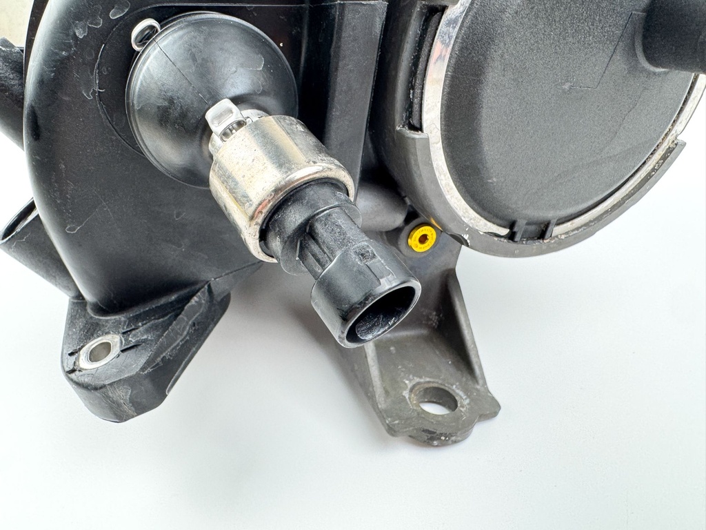 2012 Mercury 300 HP 4 Stroke Outboard CAC Charge Air Cooler 8M0092408 OEM