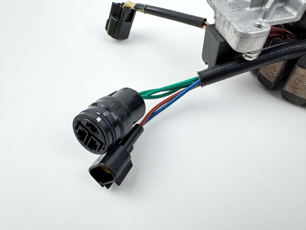 01-2004 Yamaha 50 60 HP 4 Stroke Outboard Stator W/ Base 64J-85510-00-00