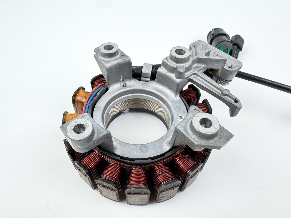 01-2004 Yamaha 50 60 HP 4 Stroke Outboard Stator W/ Base 64J-85510-00-00