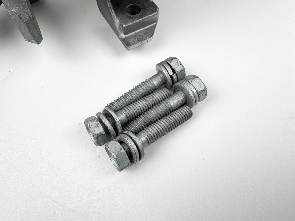 01-2004 Yamaha 50 60 HP 4 Stroke Outboard Stator W/ Base 64J-85510-00-00