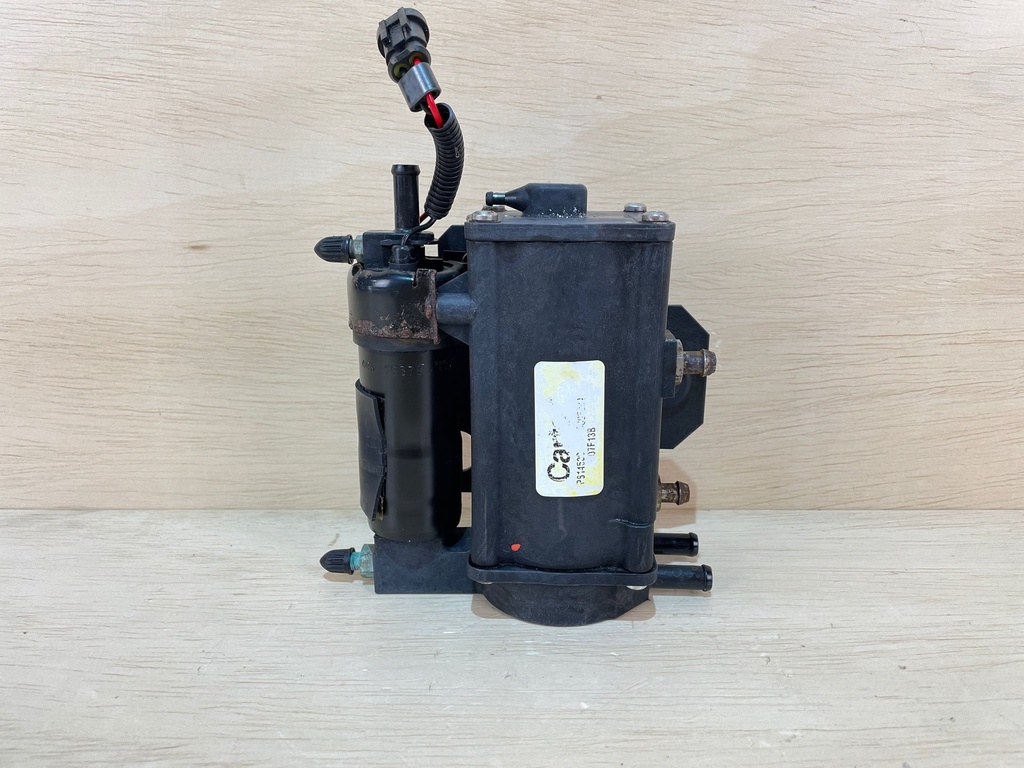 2008 Evinrude Etec 115HP Fuel Pump Assembly Vapor Tank Separator 5006084