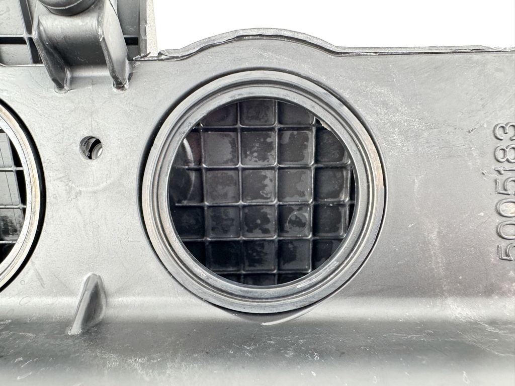 Evinrude 75 90 HP Outboard Etec Air Silencer Box Assembly 5005183 2004+