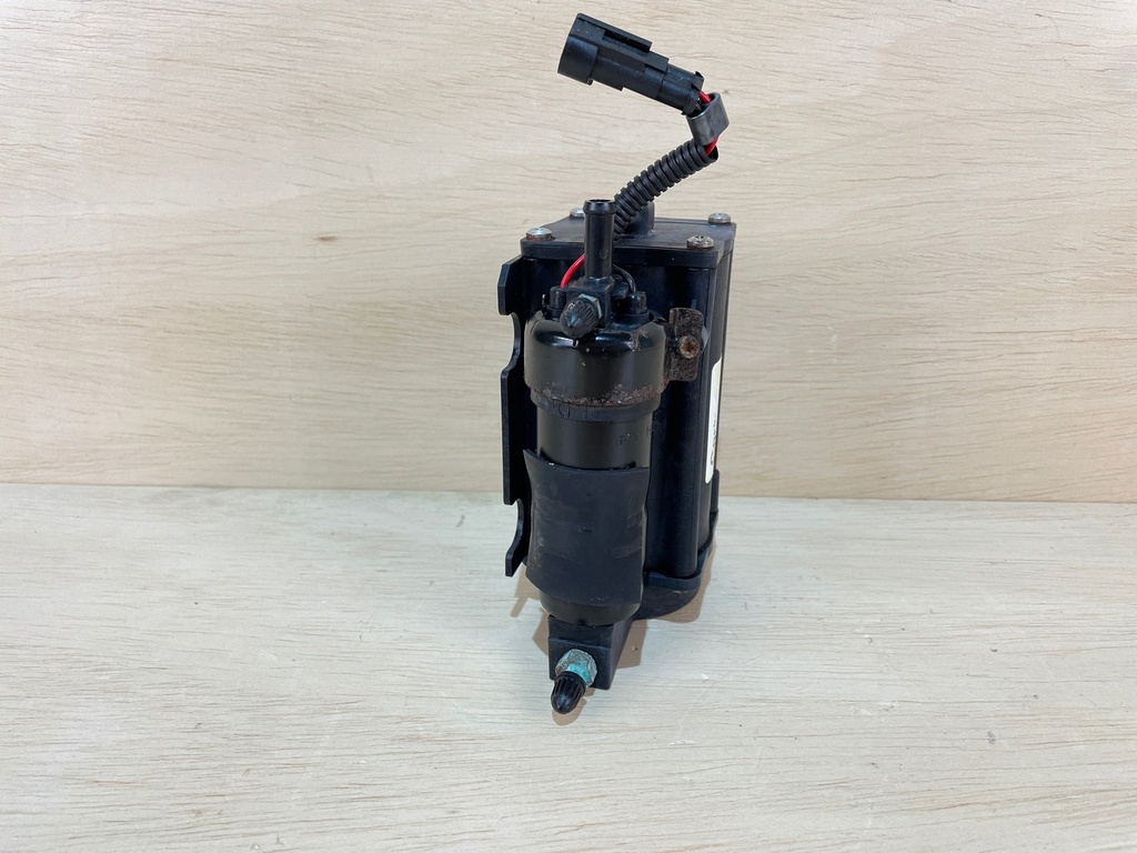 2008 Evinrude Etec 115HP Fuel Pump Assembly Vapor Tank Separator 5006084