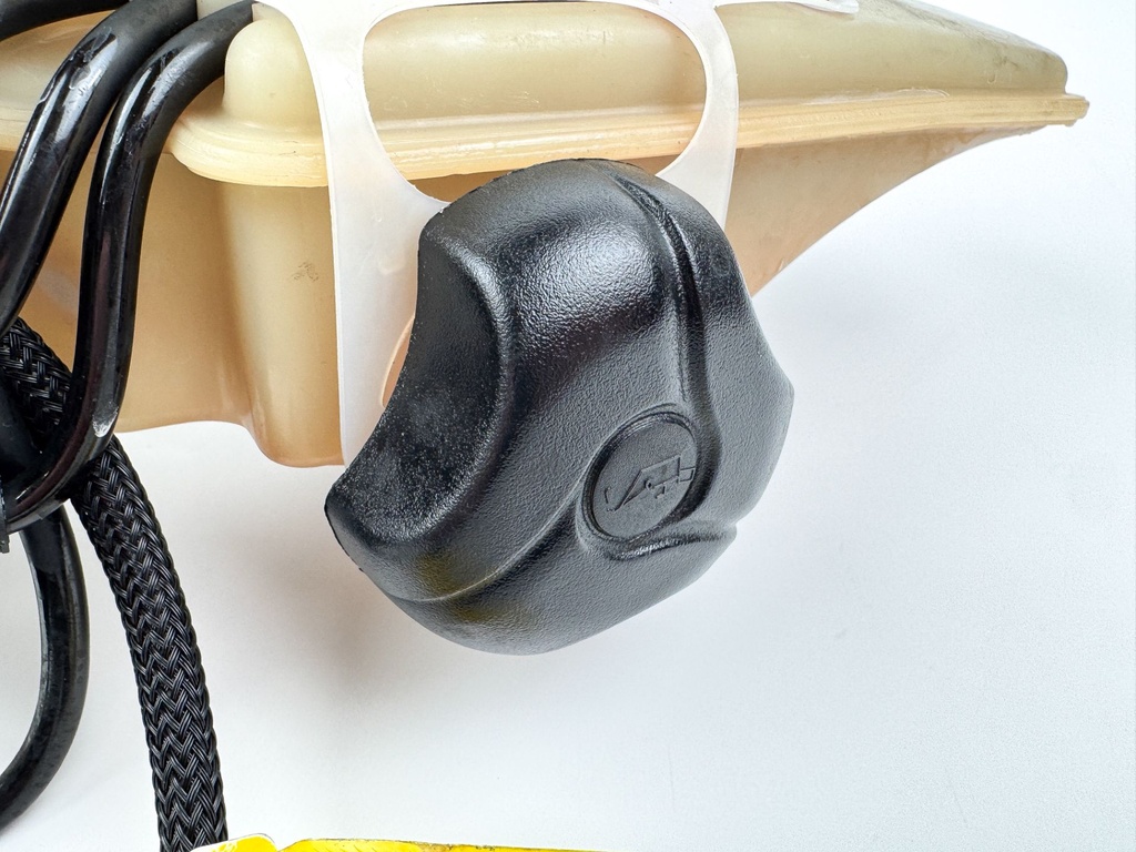 2007 Evinrude 90 HP 2 Stroke Outboard Oil Tank W/ Pump 5007254 OEM