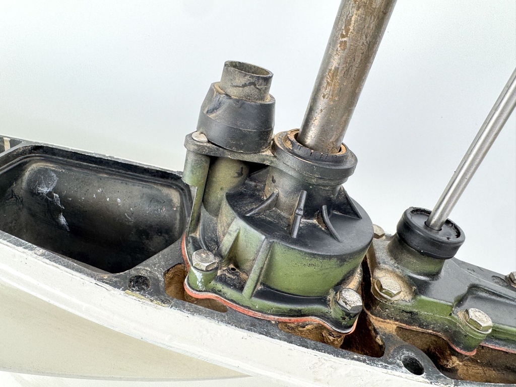 2007 Evinrude 90 HP 2 Stroke Etec Outboard 20" Long Lower Unit Gear Case 5005546