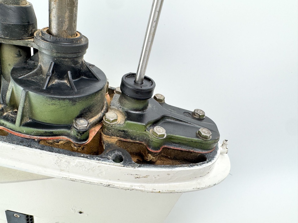 2007 Evinrude 90 HP 2 Stroke Etec Outboard 20" Long Lower Unit Gear Case 5005546