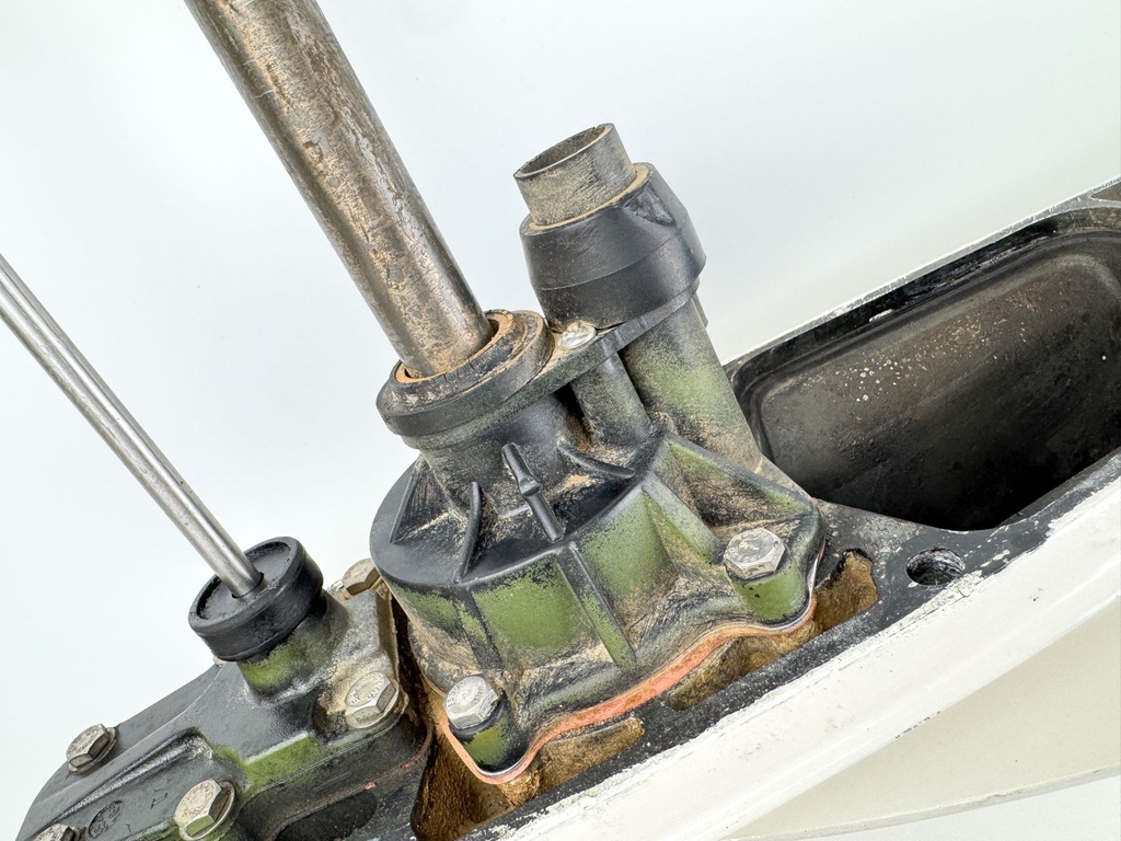 2007 Evinrude 90 HP 2 Stroke Etec Outboard 20" Long Lower Unit Gear Case 5005546