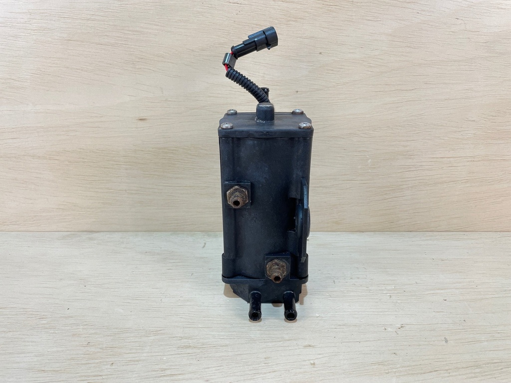 2008 Evinrude Etec 115HP Fuel Pump Assembly Vapor Tank Separator 5006084
