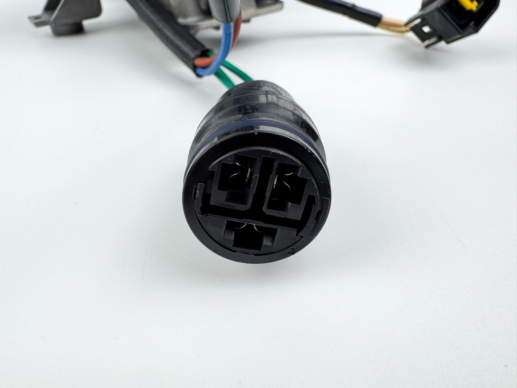 01-2004 Yamaha 50 60 HP 4 Stroke Outboard Stator W/ Base 64J-85510-00-00