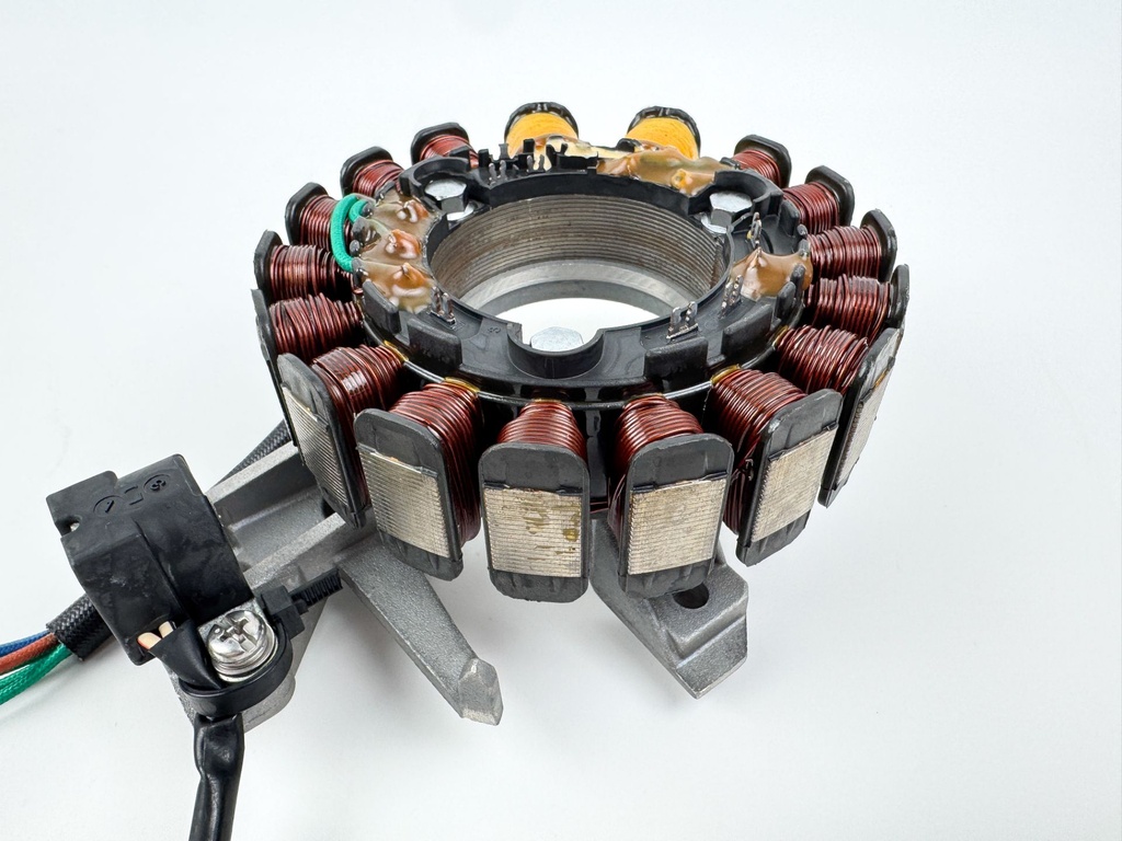 01-2004 Yamaha 50 60 HP 4 Stroke Outboard Stator W/ Base 64J-85510-00-00