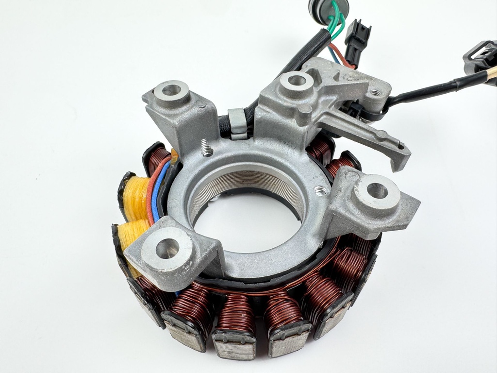 01-2004 Yamaha 50 60 HP 4 Stroke Outboard Stator W/ Base 64J-85510-00-00