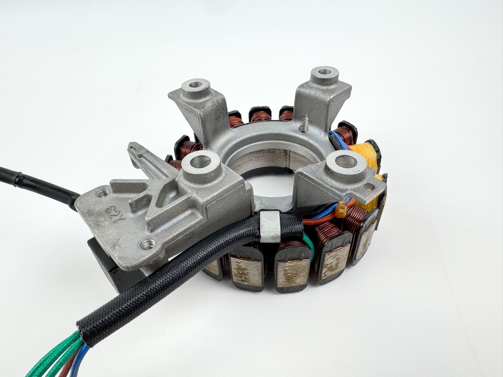 01-2004 Yamaha 50 60 HP 4 Stroke Outboard Stator W/ Base 64J-85510-00-00