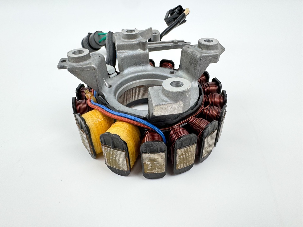 01-2004 Yamaha 50 60 HP 4 Stroke Outboard Stator W/ Base 64J-85510-00-00