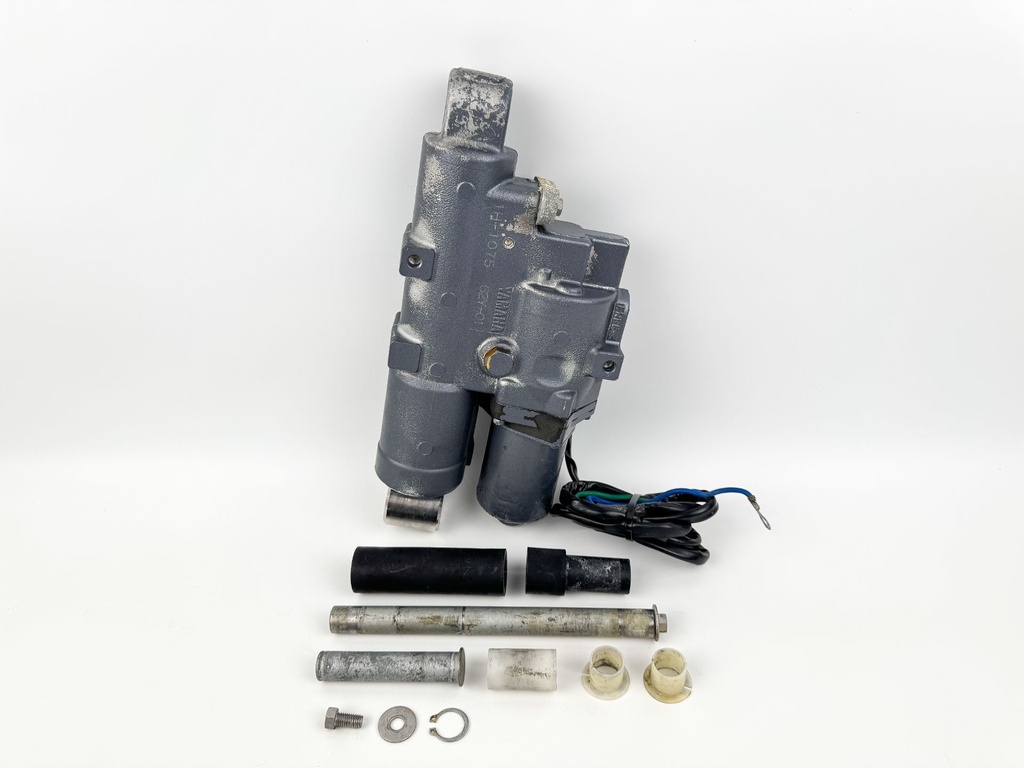 2002 Yamaha 50 HP 4 Stroke Outboard Power Trim Tilt Unit 62Y-43800-00-4D OEM