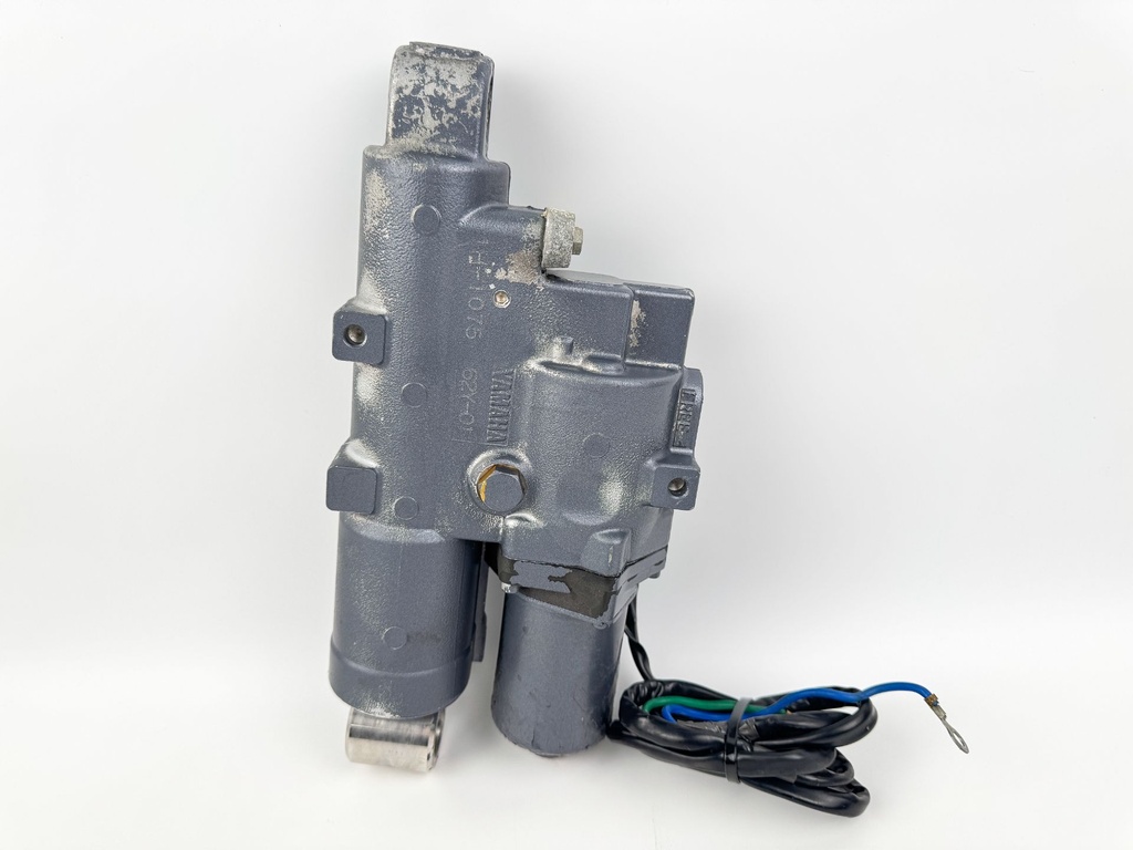 2002 Yamaha 50 HP 4 Stroke Outboard Power Trim Tilt Unit 62Y-43800-00-4D OEM