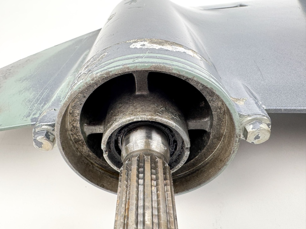 62Y-45300-53-8D Yamaha 1995-2000 4 Stroke Outboard 20" Lower Unit Gear Case 50HP