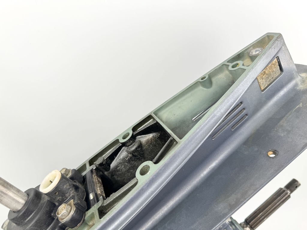 62Y-45300-53-8D Yamaha 1995-2000 4 Stroke Outboard 20" Lower Unit Gear Case 50HP