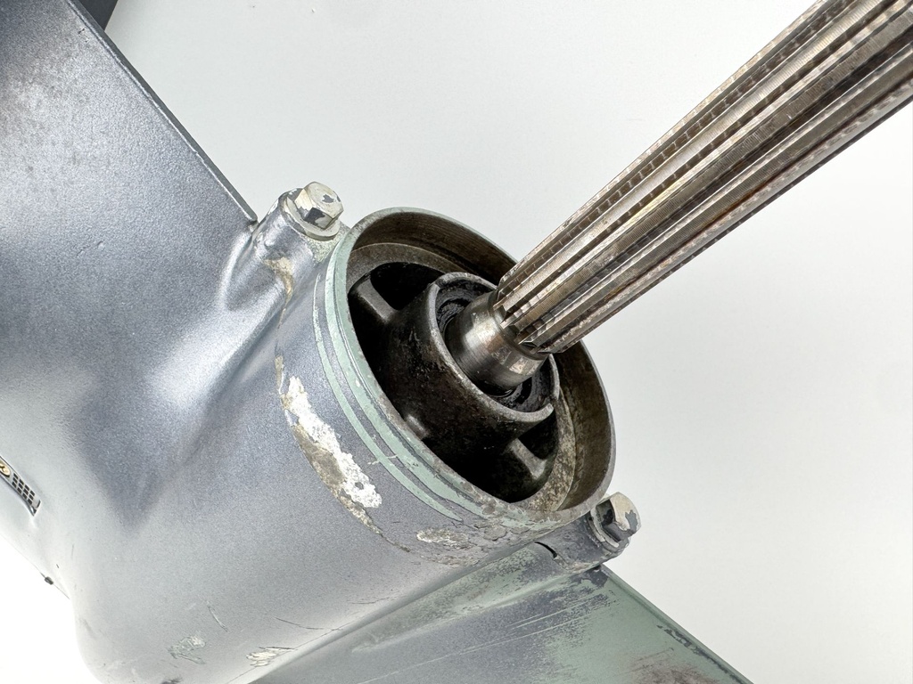 62Y-45300-53-8D Yamaha 1995-2000 4 Stroke Outboard 20" Lower Unit Gear Case 50HP