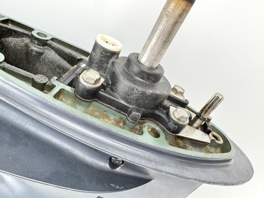 62Y-45300-53-8D Yamaha 1995-2000 4 Stroke Outboard 20" Lower Unit Gear Case 50HP