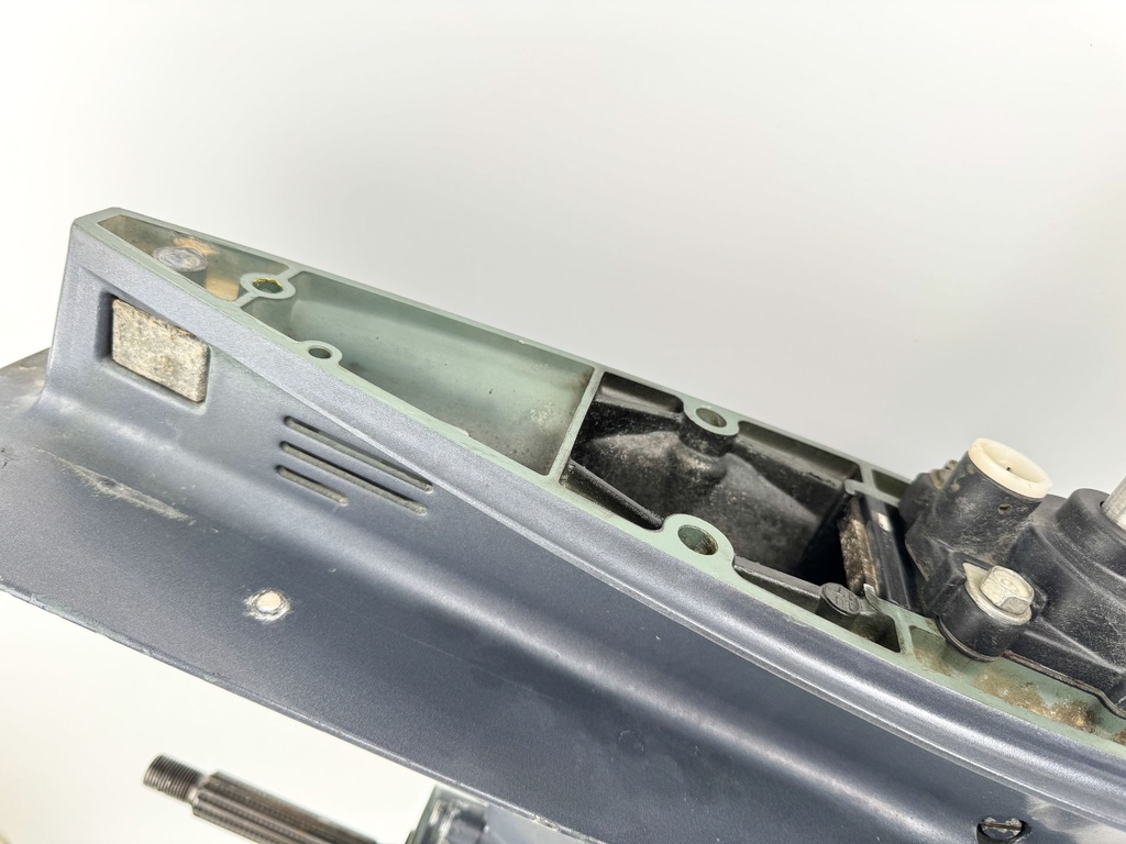 62Y-45300-53-8D Yamaha 1995-2000 4 Stroke Outboard 20" Lower Unit Gear Case 50HP