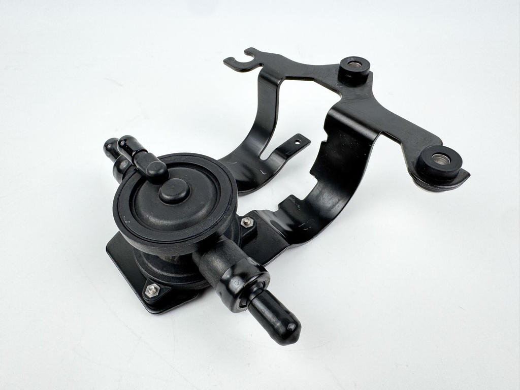 2012 Evinrude 250 HP 2 Stroke Etec Outboard Fuel Lift Pump 5007312 OEM