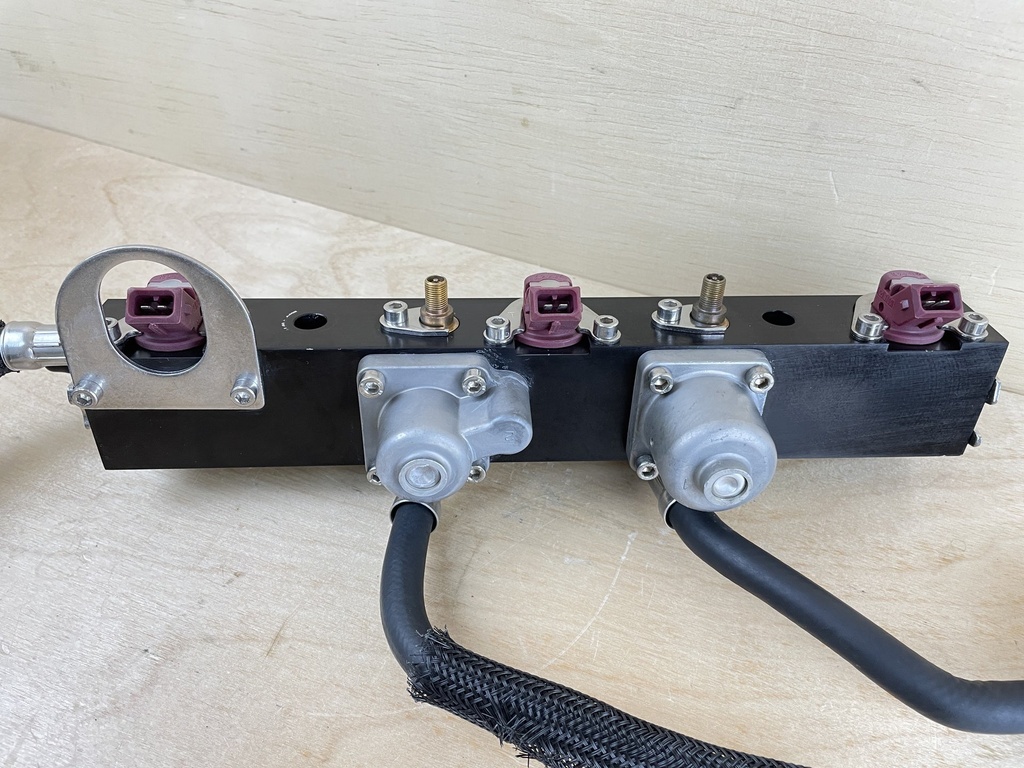 2005 Mercury 75HP Optimax Fuel Rail Assembly With Injectors 8M0185151 804528