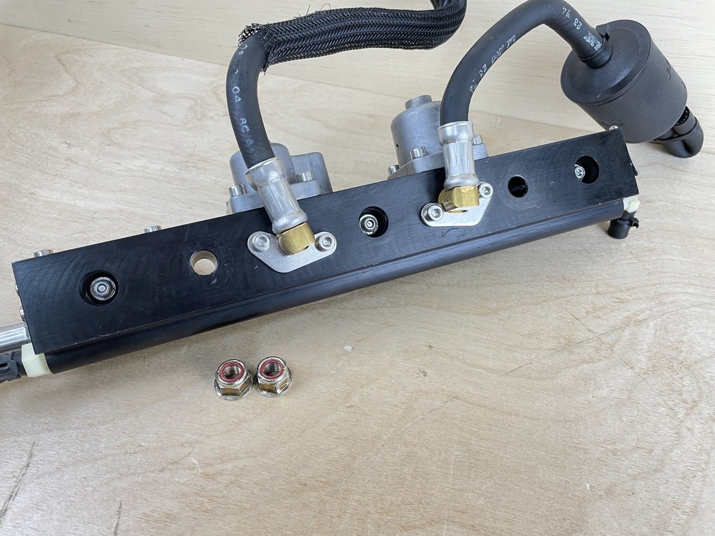 2005 Mercury 75HP Optimax Fuel Rail Assembly With Injectors 8M0185151 804528