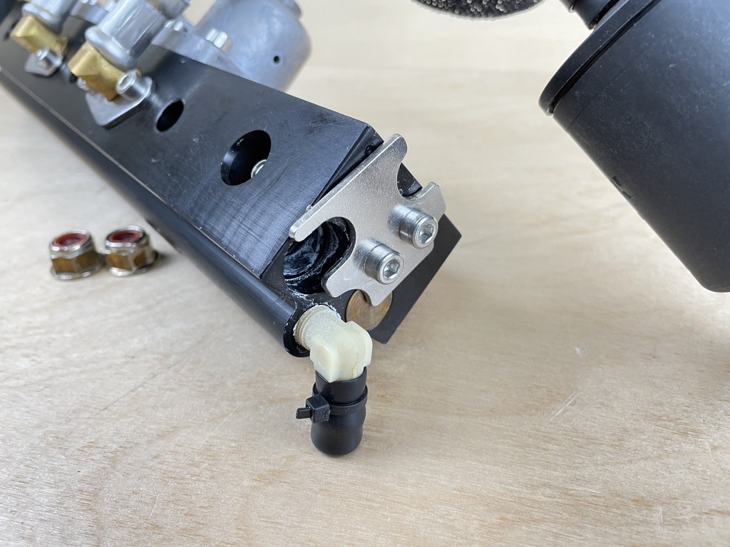 2005 Mercury 75HP Optimax Fuel Rail Assembly With Injectors 8M0185151 804528