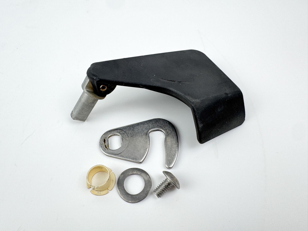 2012 Evinrude 250 HP 2 Stroke Etec Outboard Starboard Latch Handle 5005708 OEM