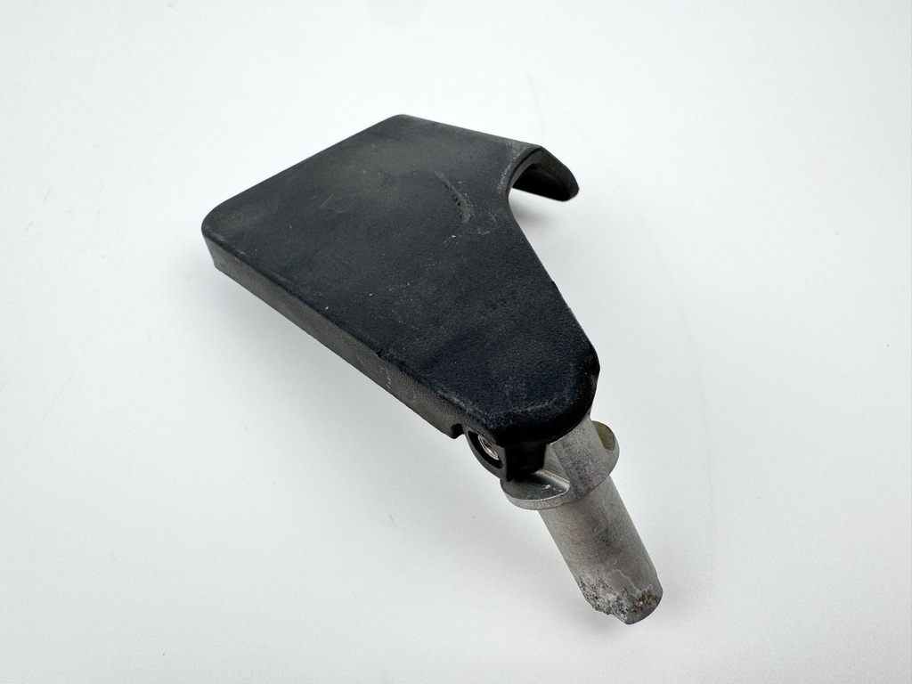 2012 Evinrude 250 HP 2 Stroke Etec Outboard Starboard Latch Handle 5005708 OEM