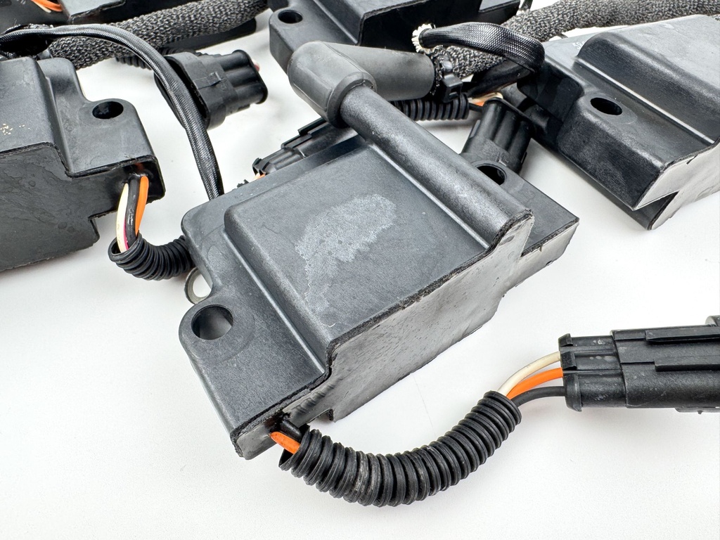 2012 Evinrude 250 HP 2 Stroke Etec Outboard Ignition Coil Set 0586980 OEM