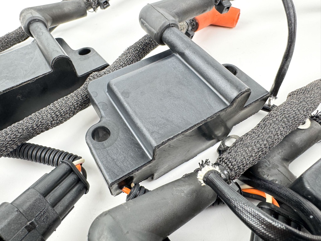 2012 Evinrude 250 HP 2 Stroke Etec Outboard Ignition Coil Set 0586980 OEM