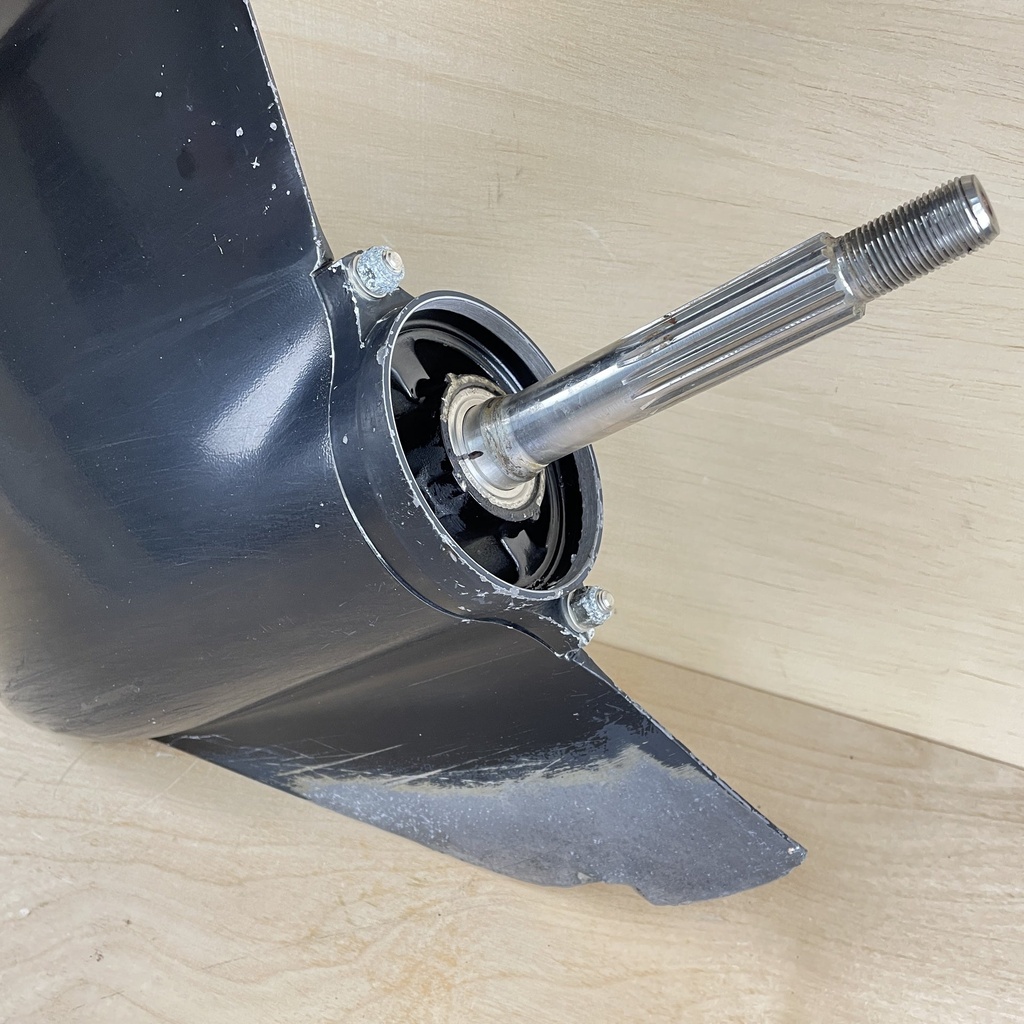 2005 Mercury 75HP 2 Stroke 20" L Lower Unit Gearcase Assembly 2.33:1 9011J37