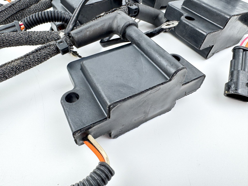 2012 Evinrude 250 HP 2 Stroke Etec Outboard Ignition Coil Set 0586980 OEM