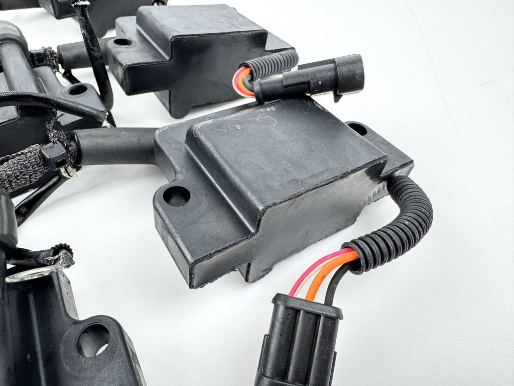 2012 Evinrude 250 HP 2 Stroke Etec Outboard Ignition Coil Set 0586980 OEM