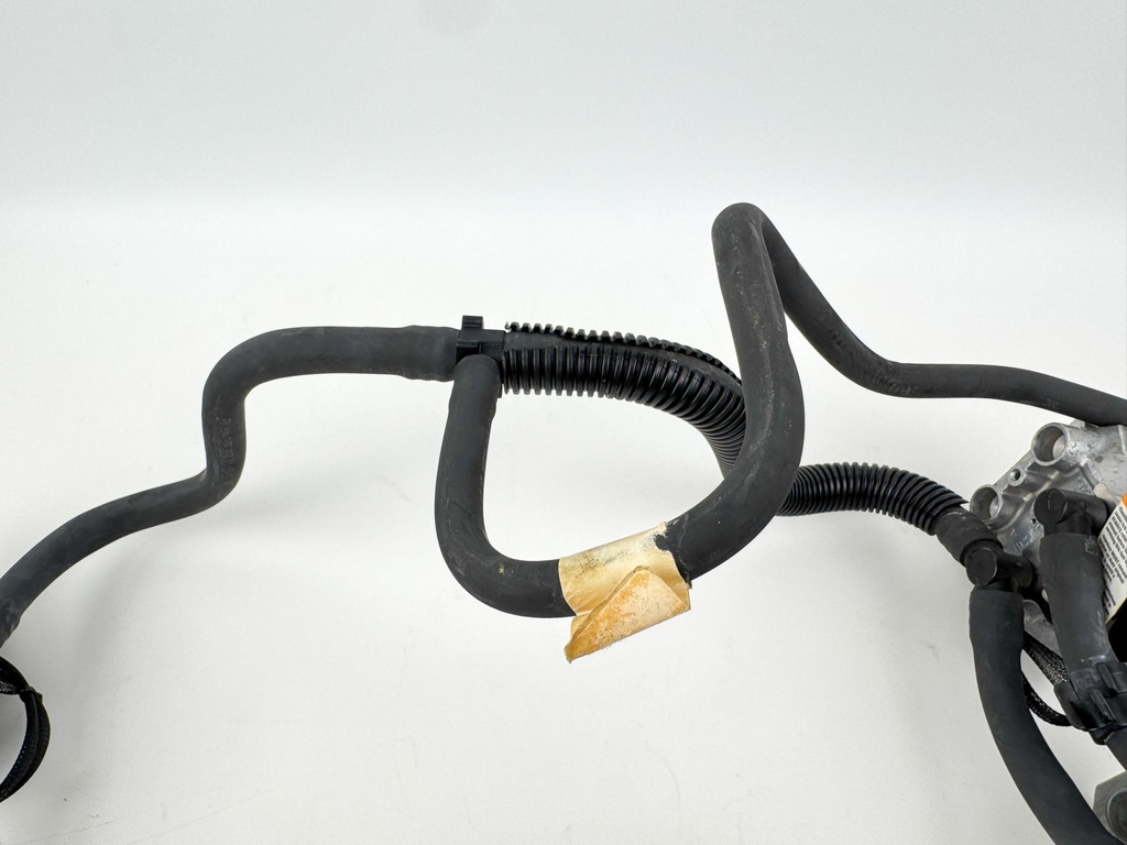 2012 Evinrude 250 HP 2 Stroke Etec Outboard Fuel Injector Set W/ Rail 5007765 OEM