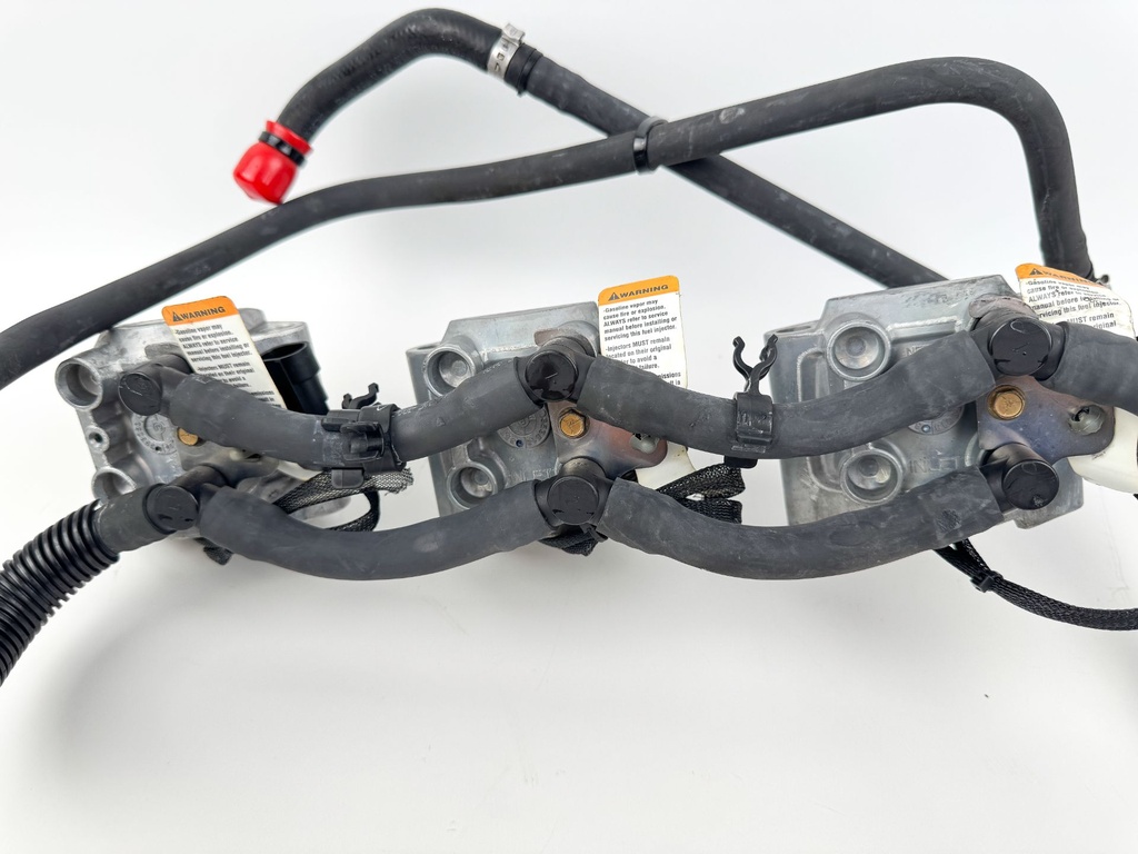 2012 Evinrude 250 HP 2 Stroke Etec Outboard Fuel Injector Set W/ Rail 5007765 OEM