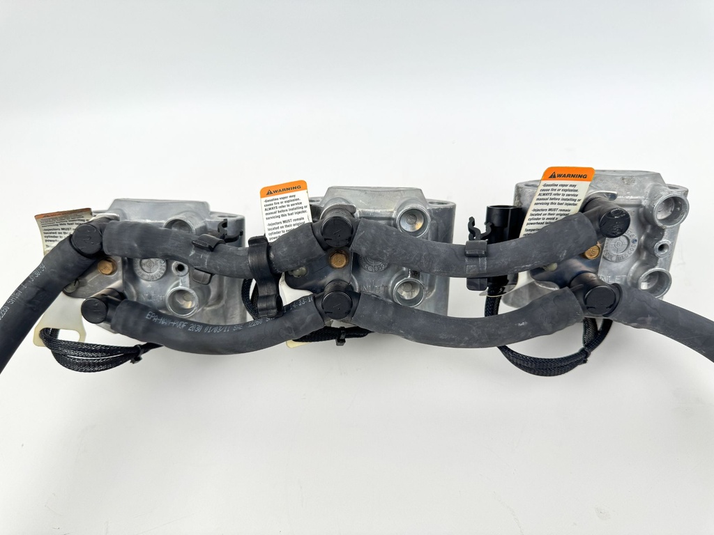 2012 Evinrude 250 HP 2 Stroke Etec Outboard Fuel Injector Set W/ Rail 5007765 OEM