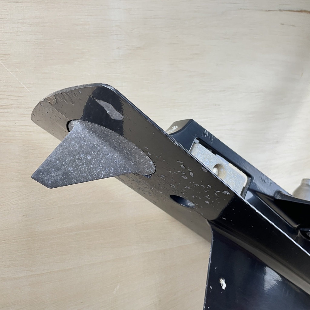 2005 Mercury 75HP 2 Stroke 20" L Lower Unit Gearcase Assembly 2.33:1 9011J37