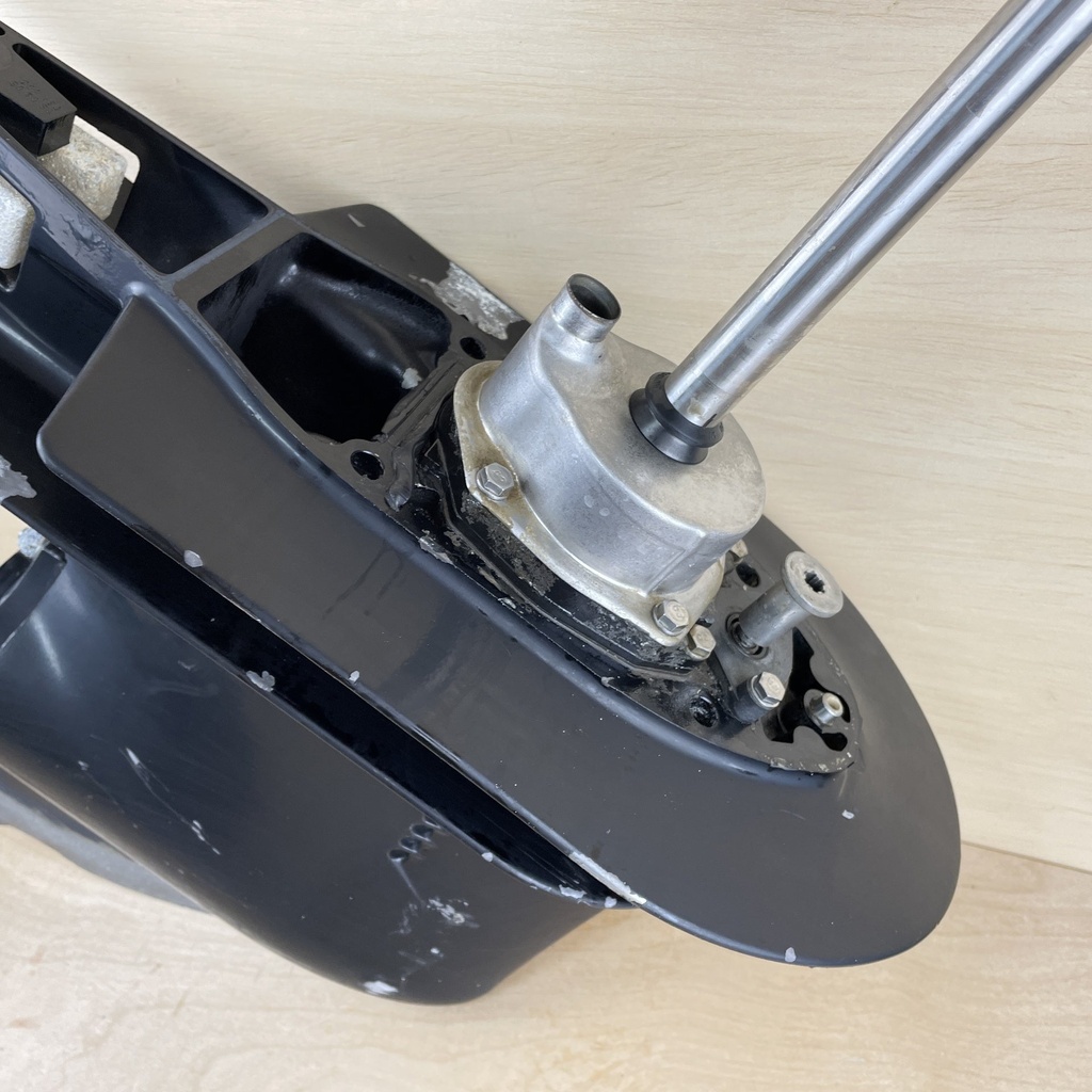 2005 Mercury 75HP 2 Stroke 20" L Lower Unit Gearcase Assembly 2.33:1 9011J37