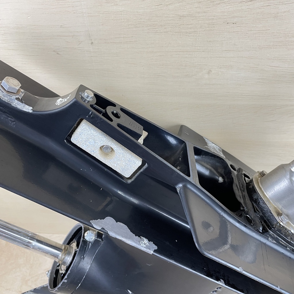 2005 Mercury 75HP 2 Stroke 20" L Lower Unit Gearcase Assembly 2.33:1 9011J37