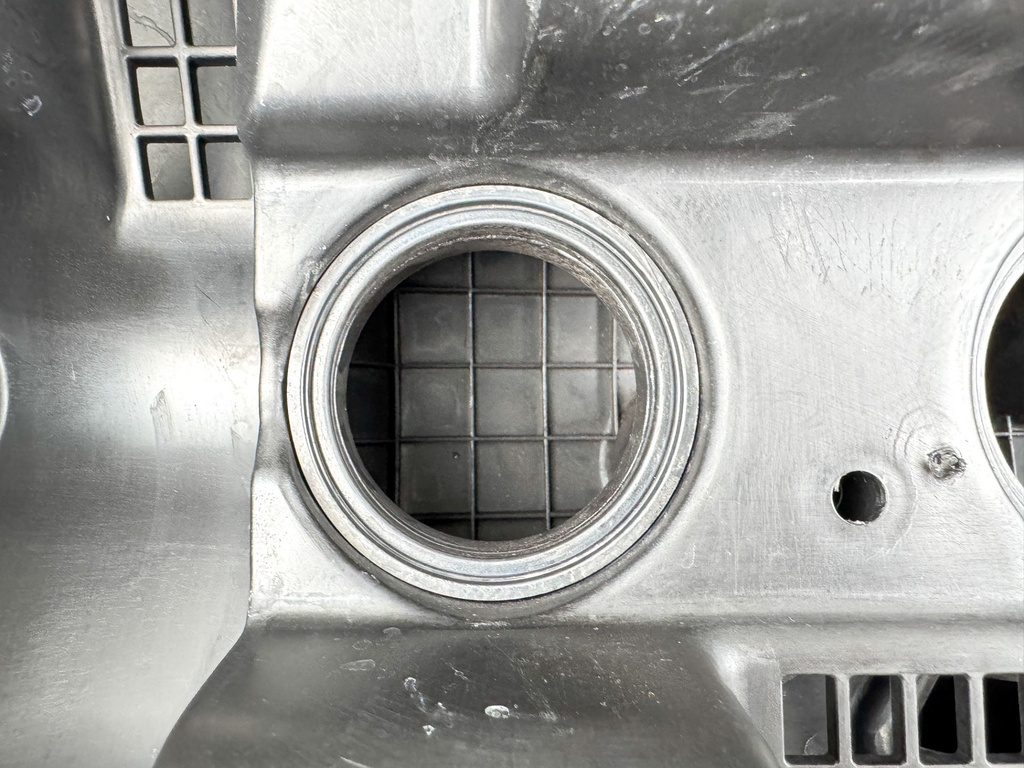 2012 Evinrude 250 HP 2 Stroke Outboard Intake Air Silencer Assembly 5007452 OEM